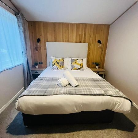 Copse View Lodge With Hot Tub York Extérieur photo