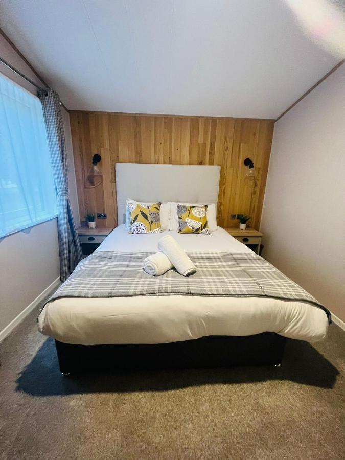 Copse View Lodge With Hot Tub York Extérieur photo