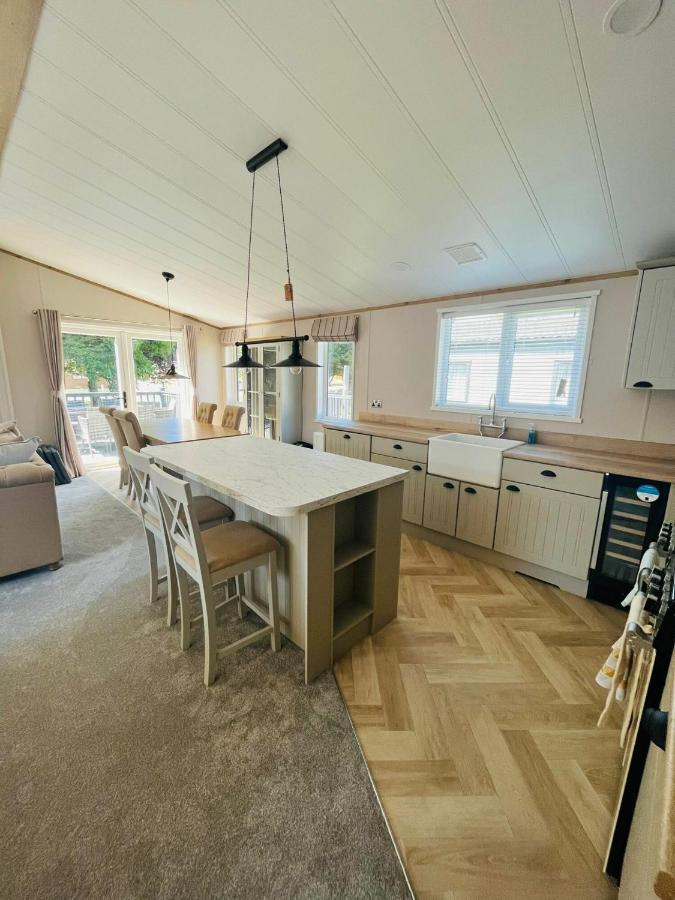 Copse View Lodge With Hot Tub York Extérieur photo