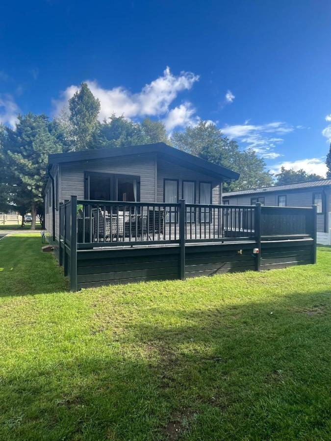 Copse View Lodge With Hot Tub York Extérieur photo