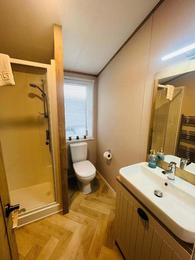 Copse View Lodge With Hot Tub York Extérieur photo
