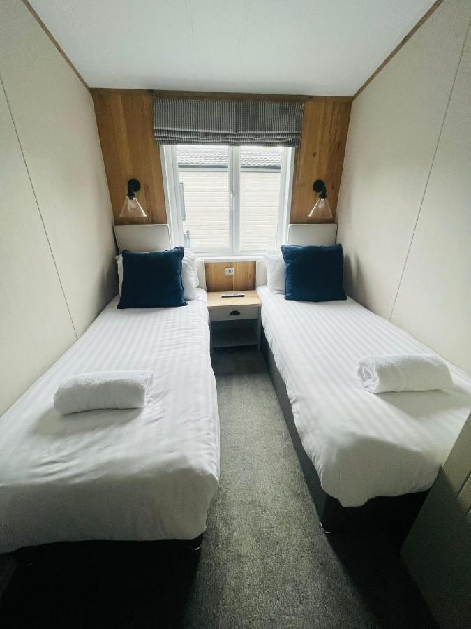 Copse View Lodge With Hot Tub York Extérieur photo