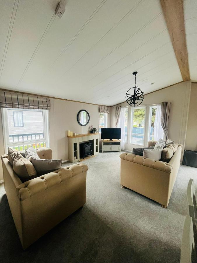 Copse View Lodge With Hot Tub York Extérieur photo